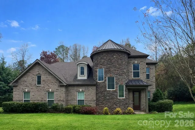 $930,000 | 140 Bells Crossing Drive, Mooresville, NC 28117