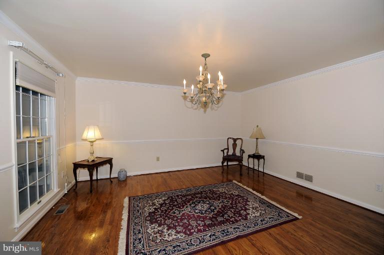 16347 Frederick Road Woodbine, MD 21797 - Photo 13 of 27 Living Room
