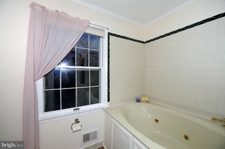 16347 Frederick Road Woodbine, MD 21797 - Photo 3 of 27 Bath (Master)