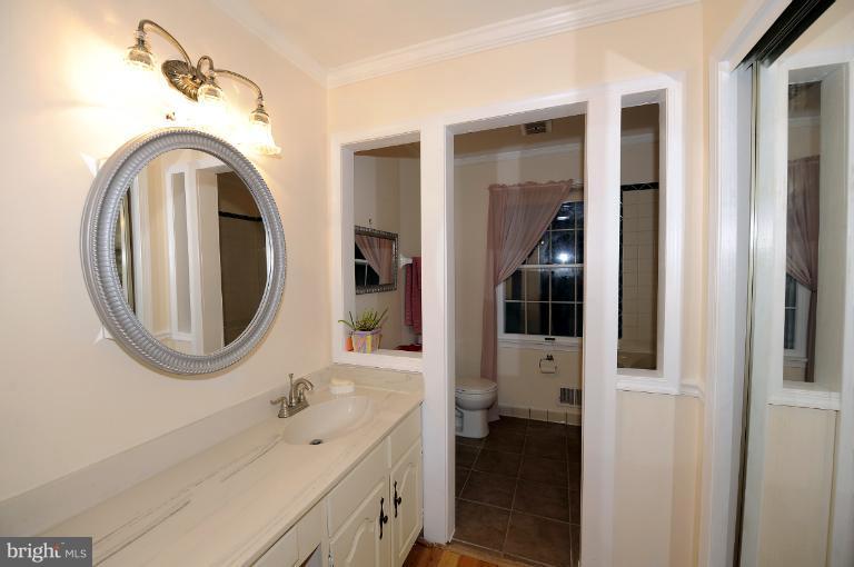 16347 Frederick Road Woodbine, MD 21797 - Photo 22 of 27 Bath (Master)