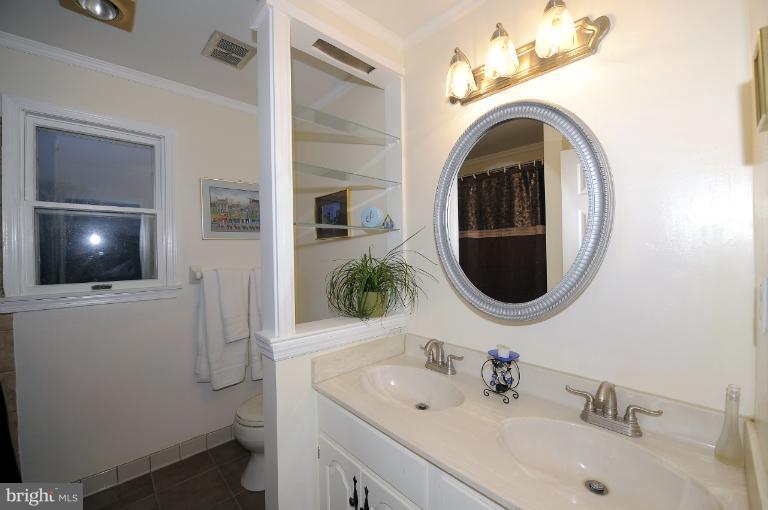 16347 Frederick Road Woodbine, MD 21797 - Photo 4 of 27 Bath