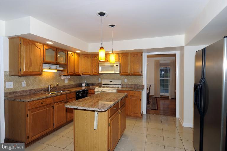16347 Frederick Road Woodbine, MD 21797 - Photo 7 of 27 Kitchen