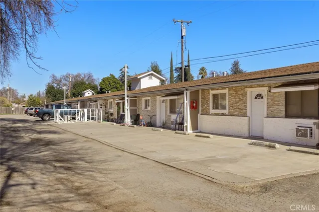 a view of house with a outdoor space