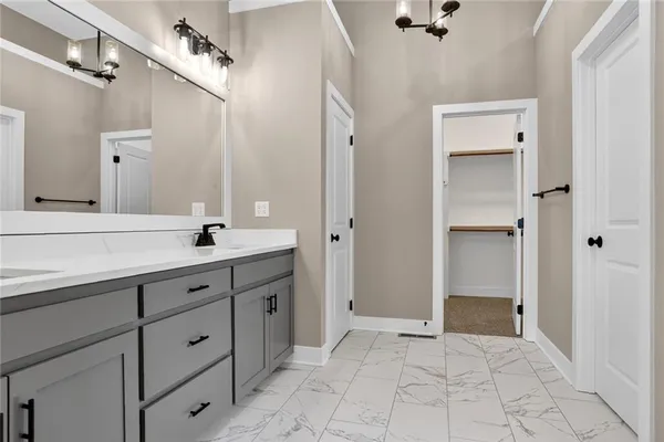 $689,900 | 13670 Northwest 71 Street, Parkville, MO 64152