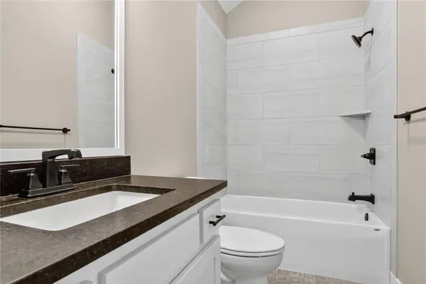 $689,900 | 13670 Northwest 71 Street, Parkville, MO 64152