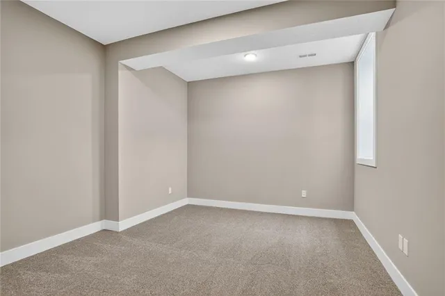 $689,900 | 13670 Northwest 71 Street, Parkville, MO 64152