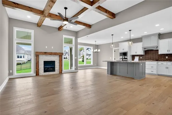 $689,900 | 13670 Northwest 71 Street, Parkville, MO 64152