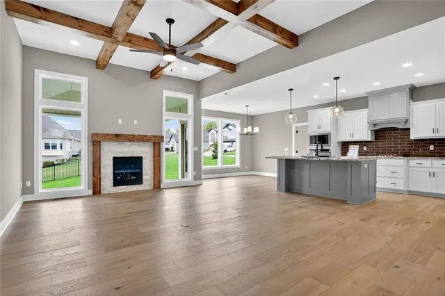 $689,900 | 13670 Northwest 71 Street, Parkville, MO 64152