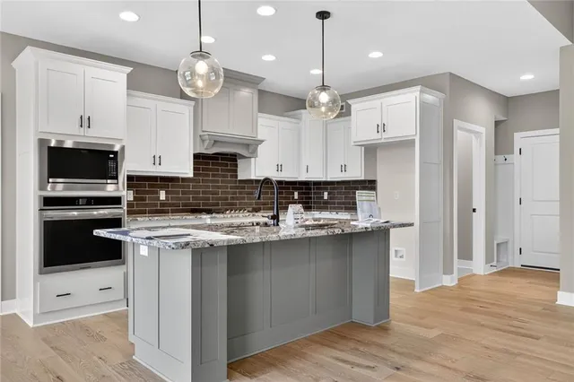 $689,900 | 13670 Northwest 71 Street, Parkville, MO 64152