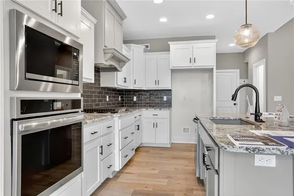 $689,900 | 13670 Northwest 71 Street, Parkville, MO 64152