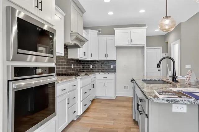 $689,900 | 13670 Northwest 71 Street, Parkville, MO 64152