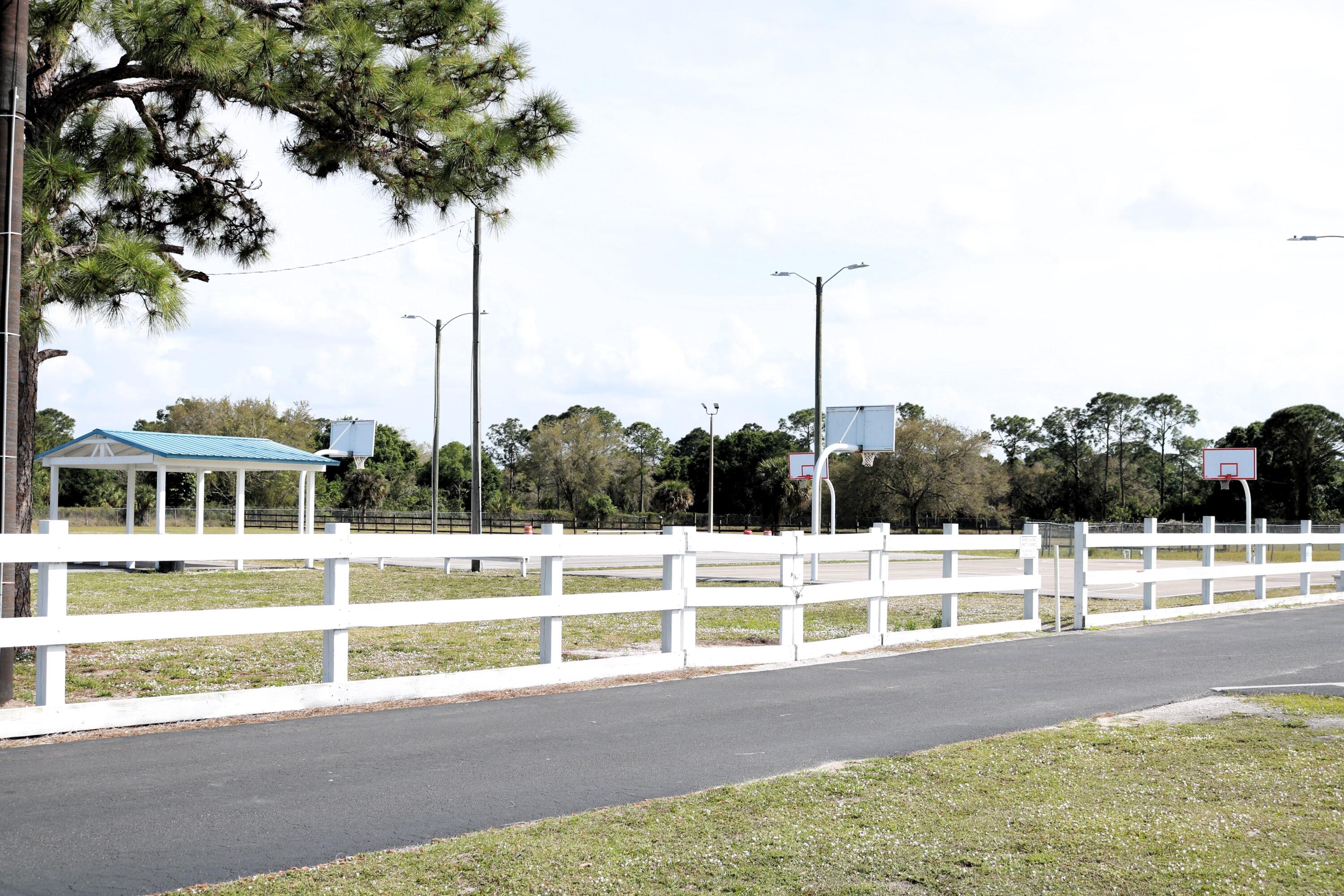 725 South Riverside Street Clewiston, FL 33440 - Photo 8 of 8 Basketball Courts