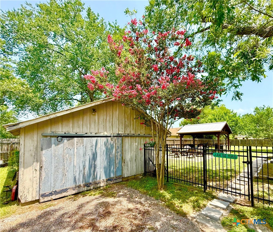 602 North Ridge Street Hallettsville, TX 77964 - Photo 47 of 47