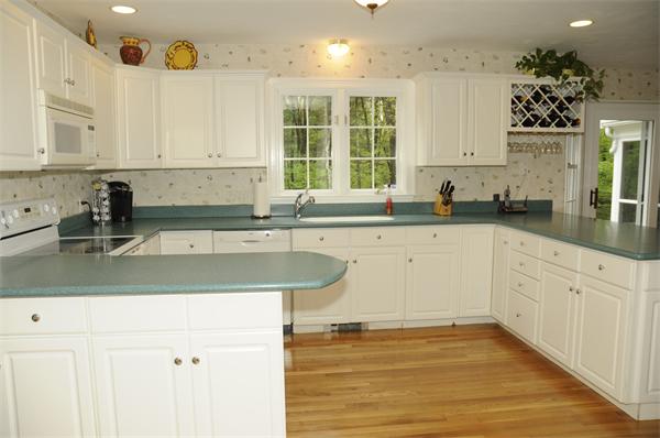 70 Oxbow Road Canton, MA 02021 - Photo 3 of 25 Gallery Image 3
