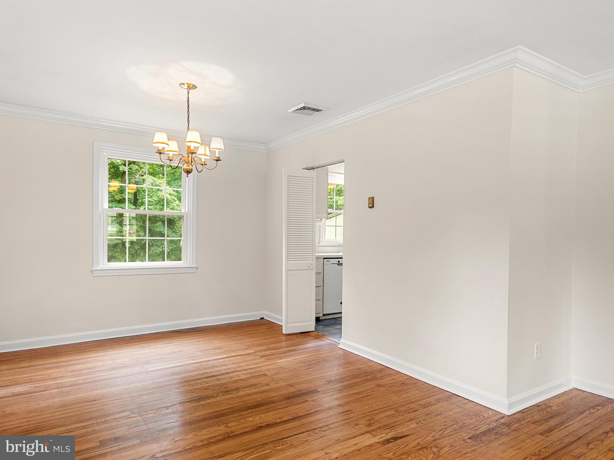 325 Spencer Road Devon, PA 19333 - Photo 4 of 29