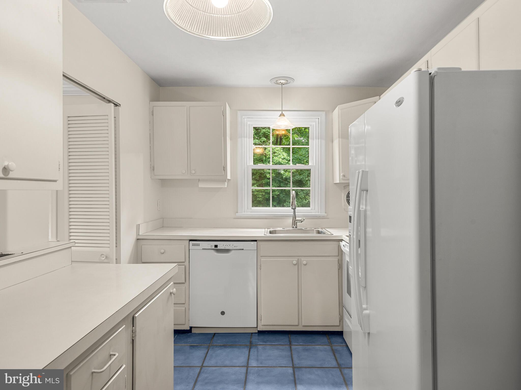 325 Spencer Road Devon, PA 19333 - Photo 8 of 29