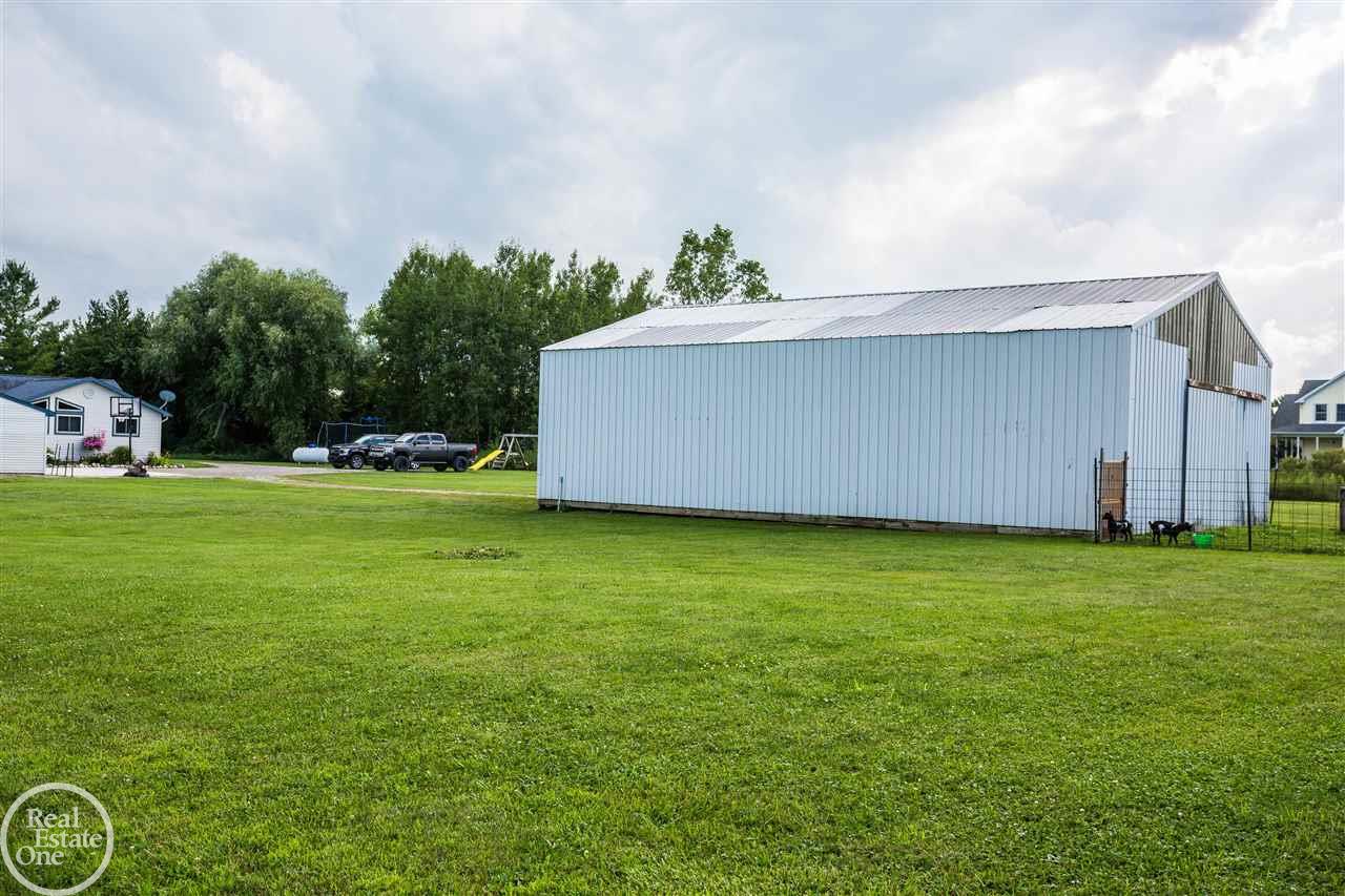 8290 Beard Road Avoca, MI 48006 - Photo 34 of 65 31389249-33.JPG