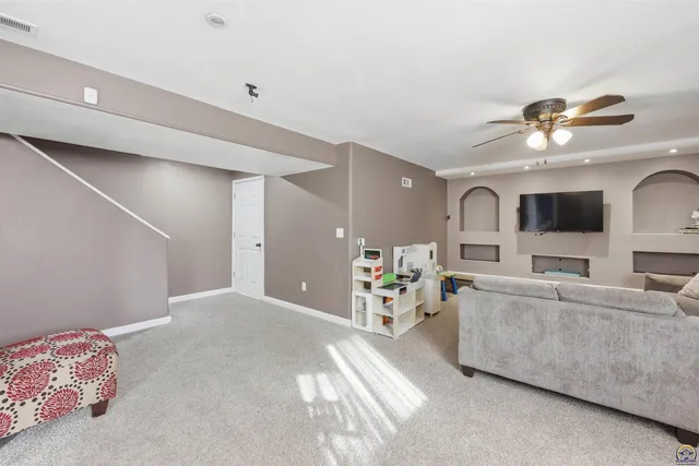 $299,500 | 6309 Southwest 28th Street, Topeka, KS 66614