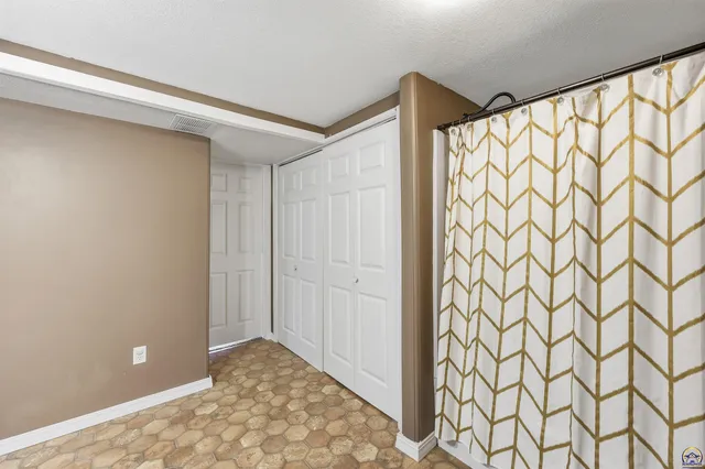 $299,500 | 6309 Southwest 28th Street, Topeka, KS 66614