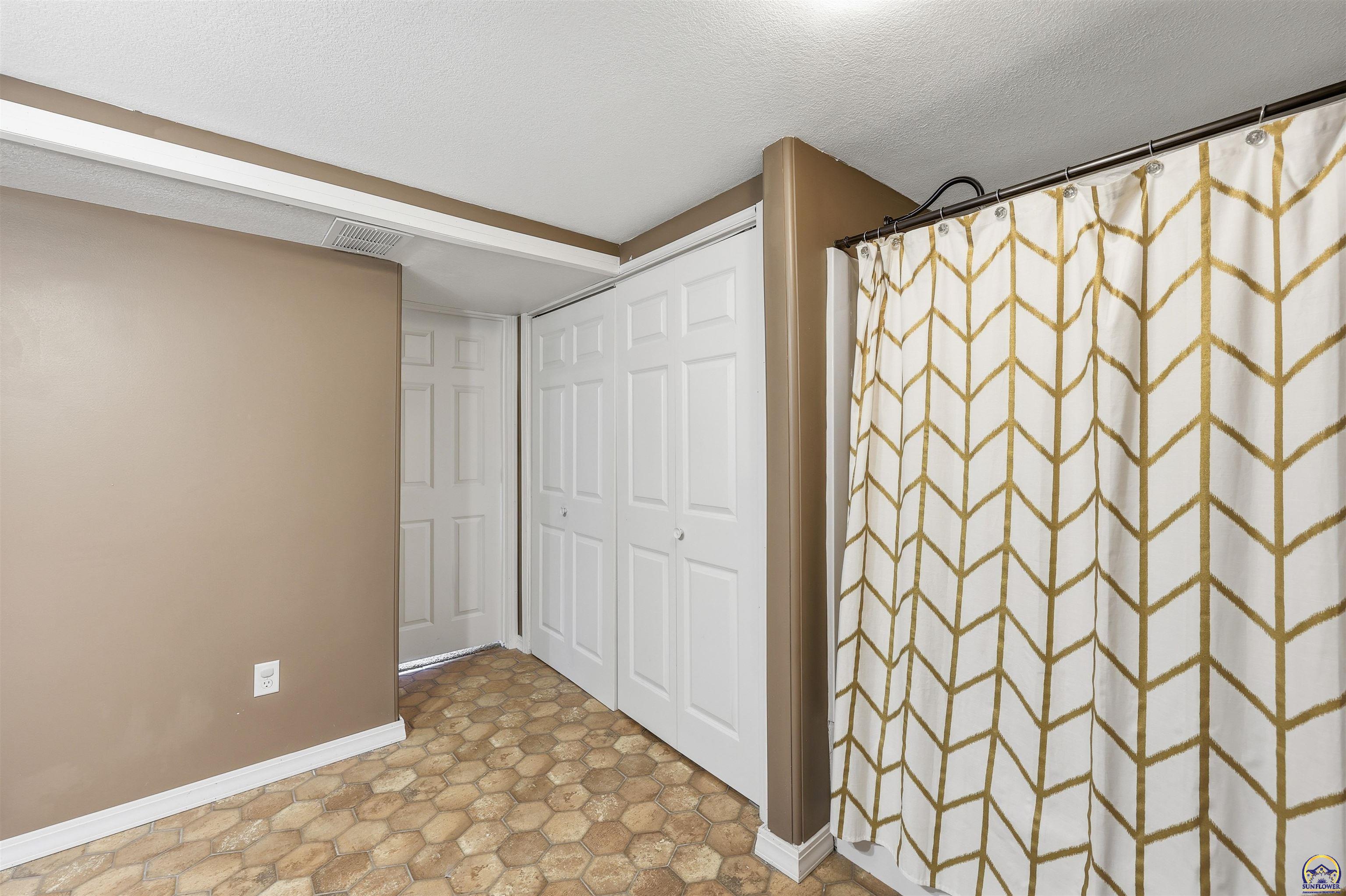 6309 Southwest 28th Street Topeka, KS 66614 - Photo 26 of 30