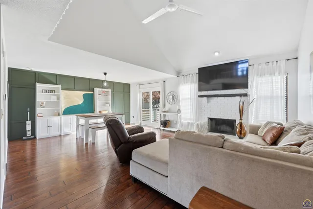 $299,500 | 6309 Southwest 28th Street, Topeka, KS 66614