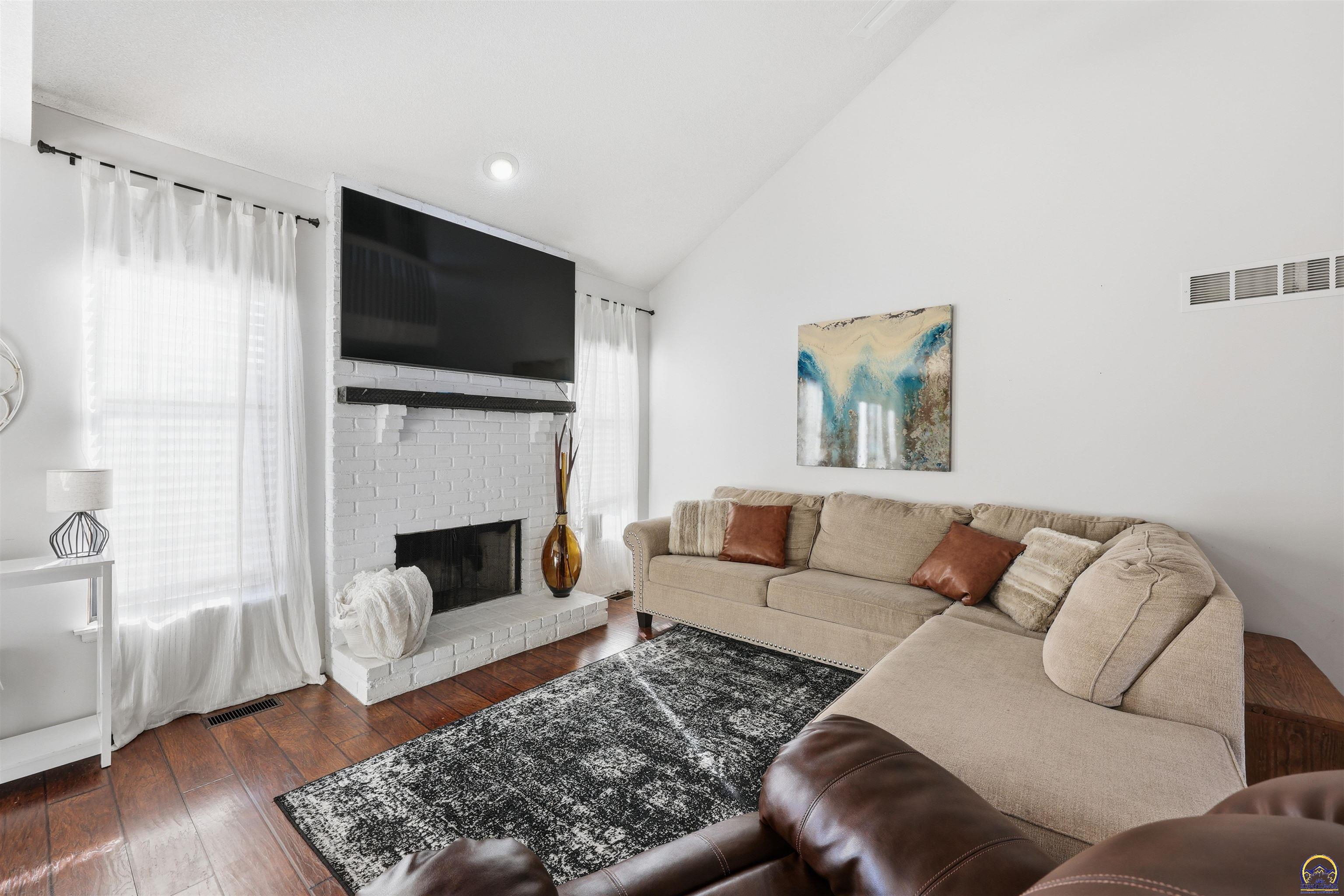 6309 Southwest 28th Street Topeka, KS 66614 - Photo 4 of 30