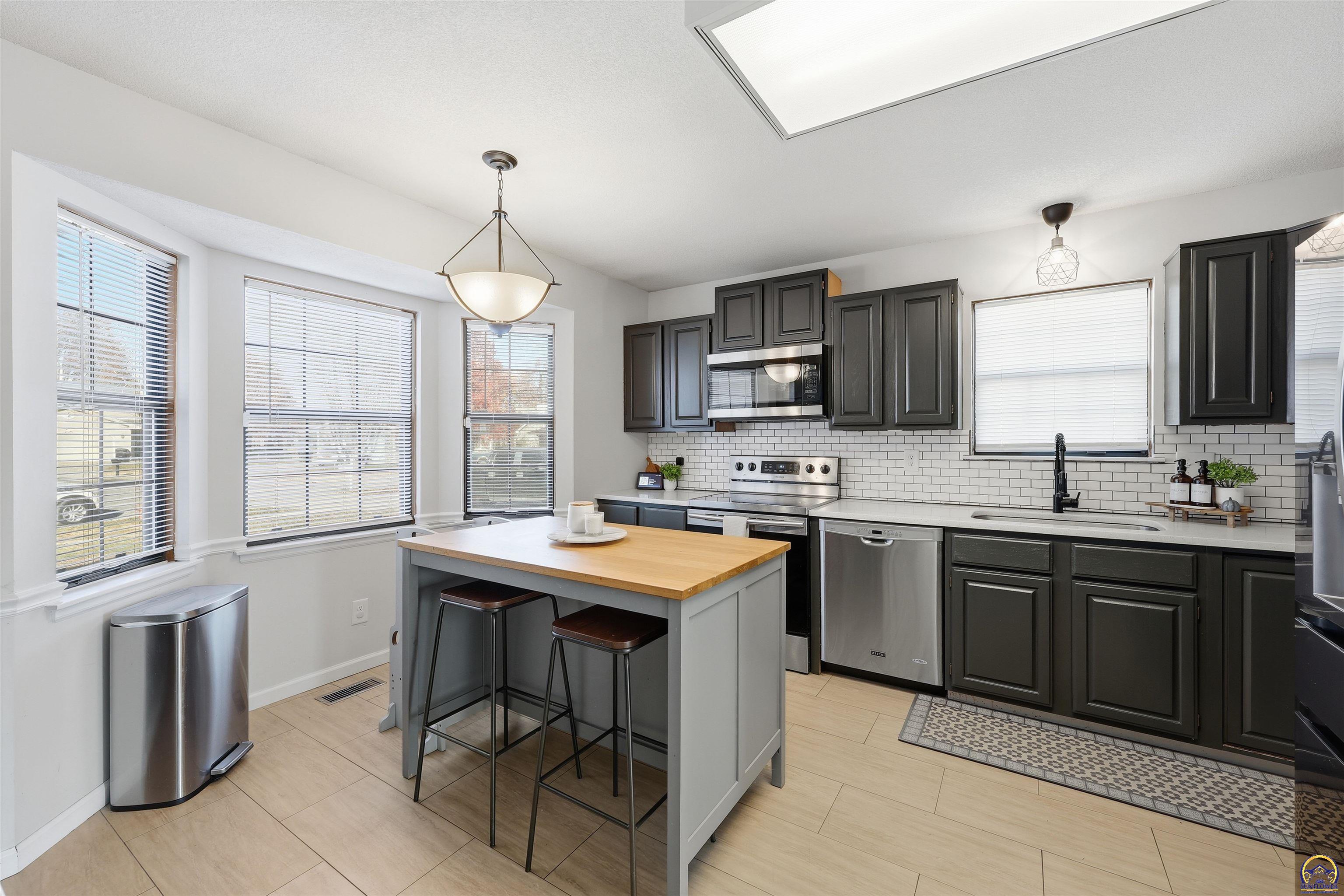 6309 Southwest 28th Street Topeka, KS 66614 - Photo 8 of 30