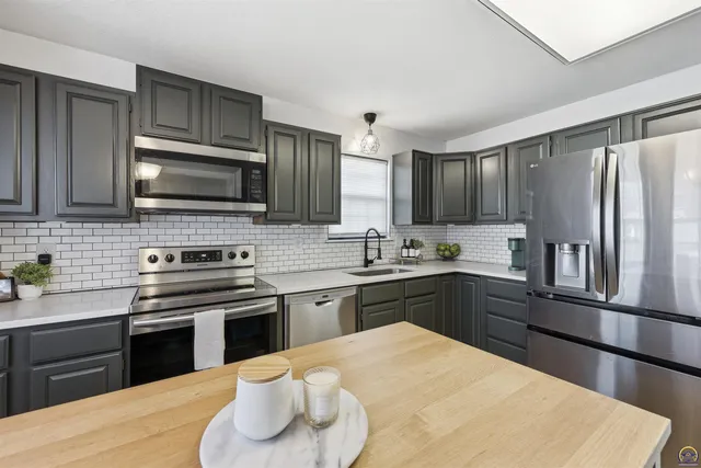 $299,500 | 6309 Southwest 28th Street, Topeka, KS 66614