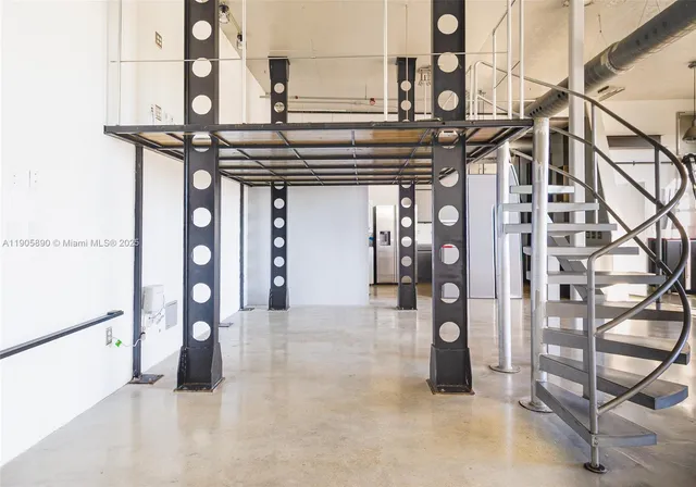 a view of entryway with a kitchen