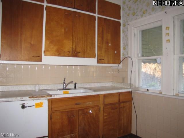 983 Oxford Road Cleveland Heights, OH 44121 - Photo 10 of 23 Kitchen