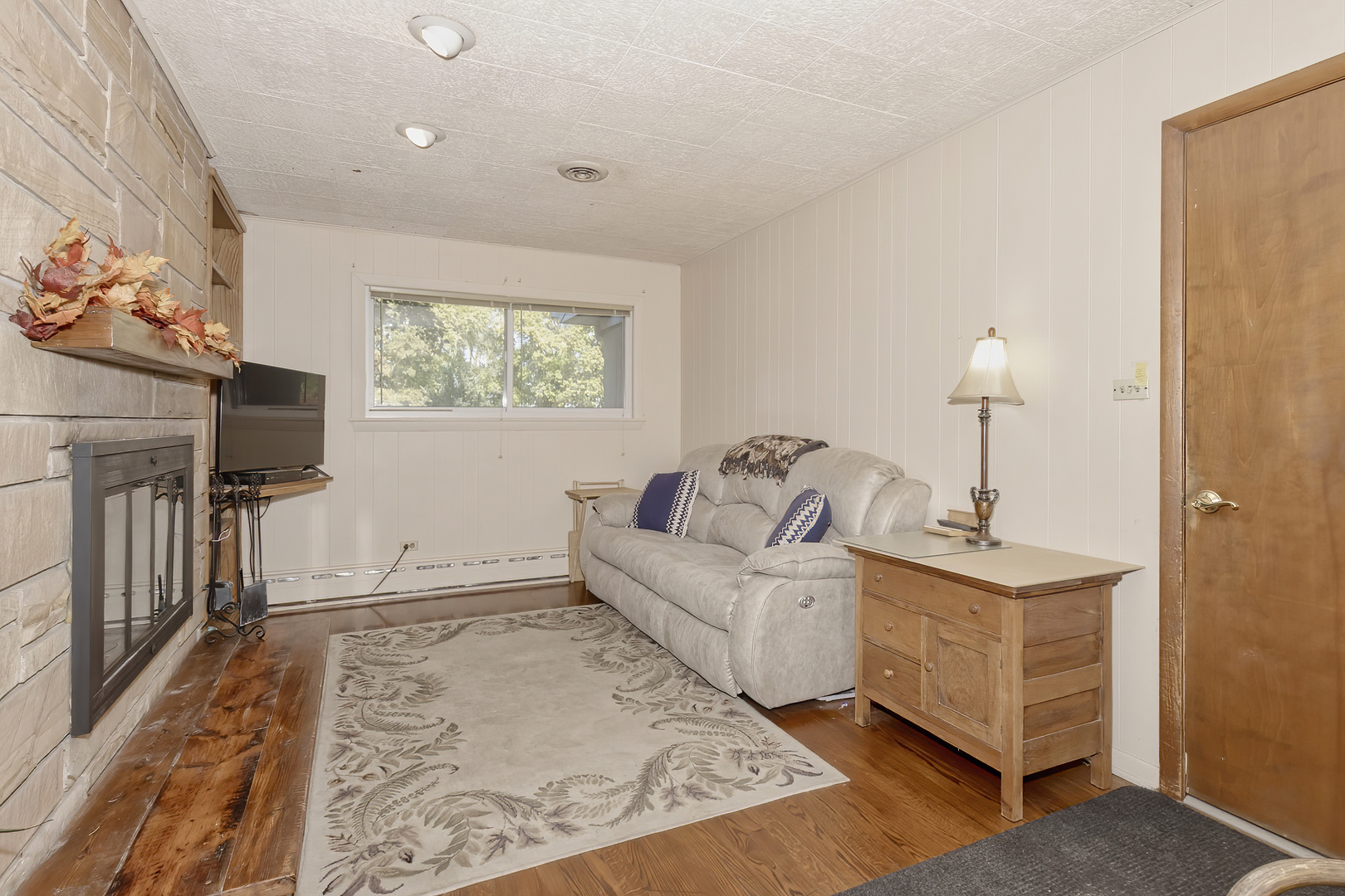 3511 West Gracy Road McHenry, IL 60050 - Photo 16 of 49 a living room with furniture and a window