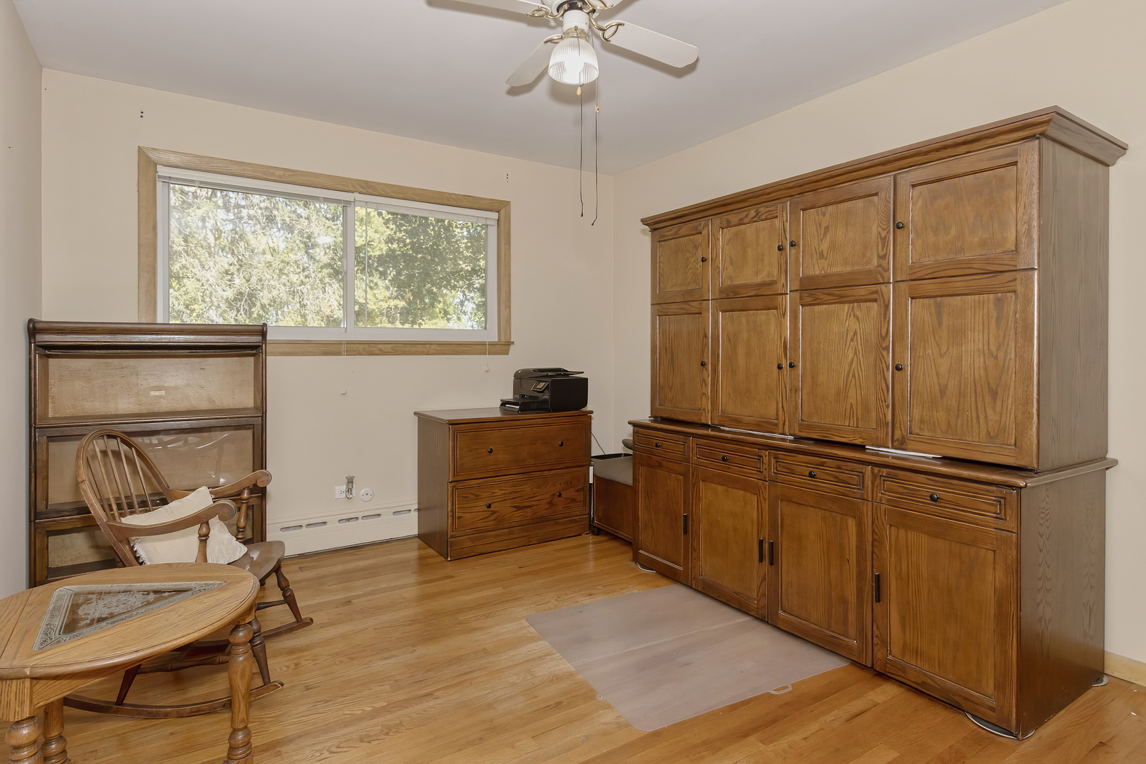 3511 West Gracy Road McHenry, IL 60050 - Photo 19 of 49 a room with furniture and window