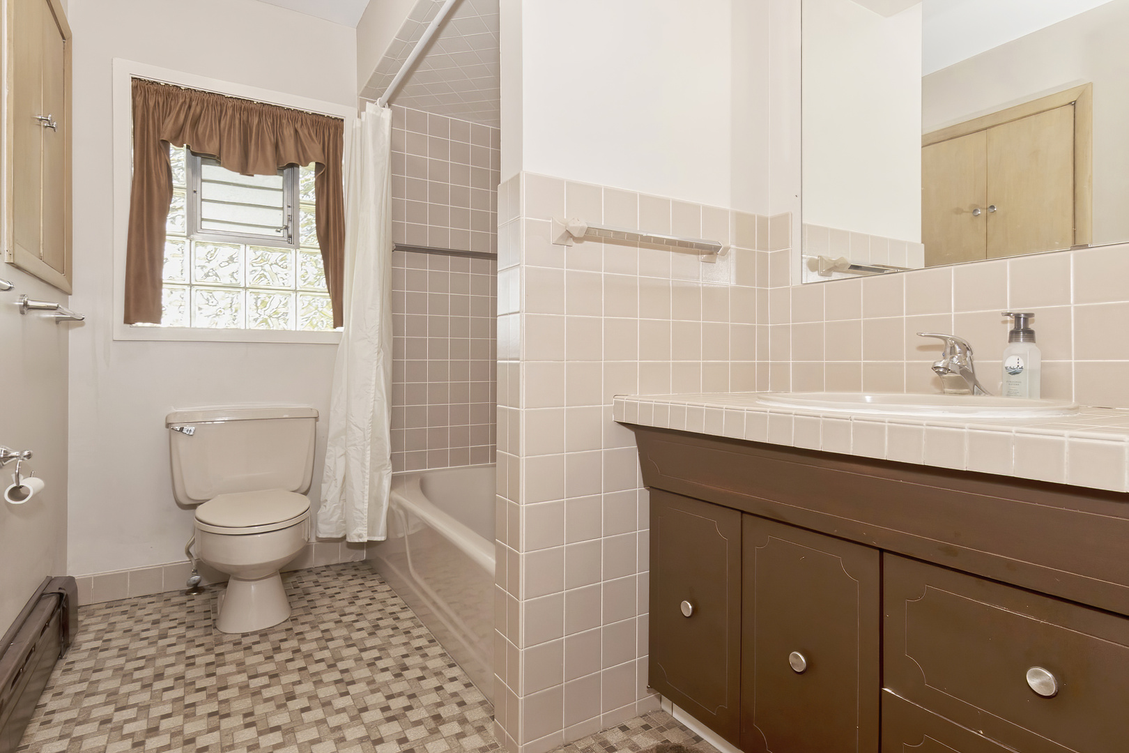 3511 West Gracy Road McHenry, IL 60050 - Photo 20 of 49 a bathroom with a sink a toilet and a mirror