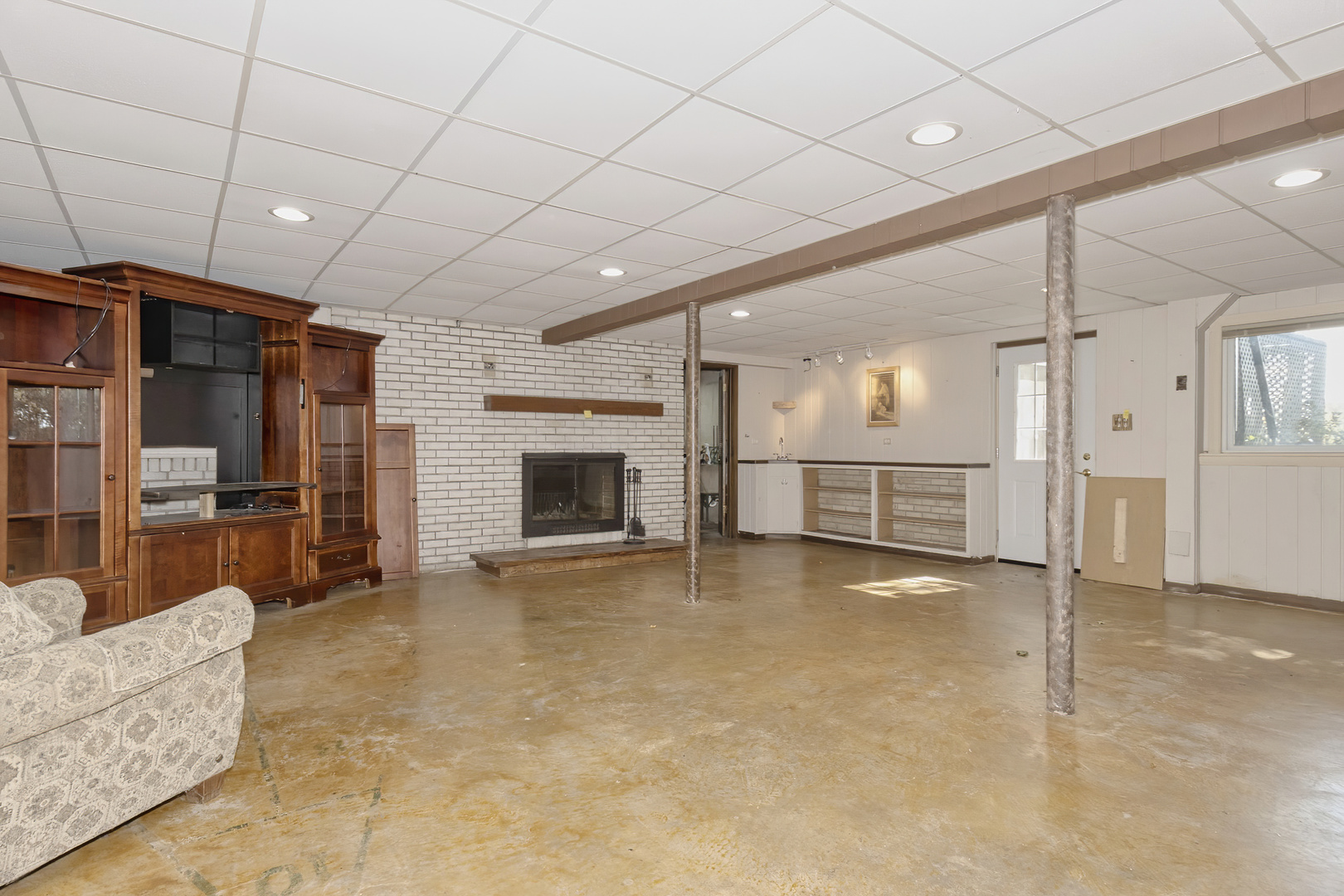 3511 West Gracy Road McHenry, IL 60050 - Photo 25 of 49 a view of a livingroom with furniture and a fireplace