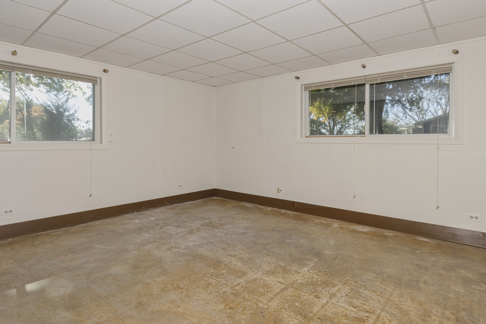 3511 West Gracy Road McHenry, IL 60050 - Photo 28 of 49 an empty room with windows
