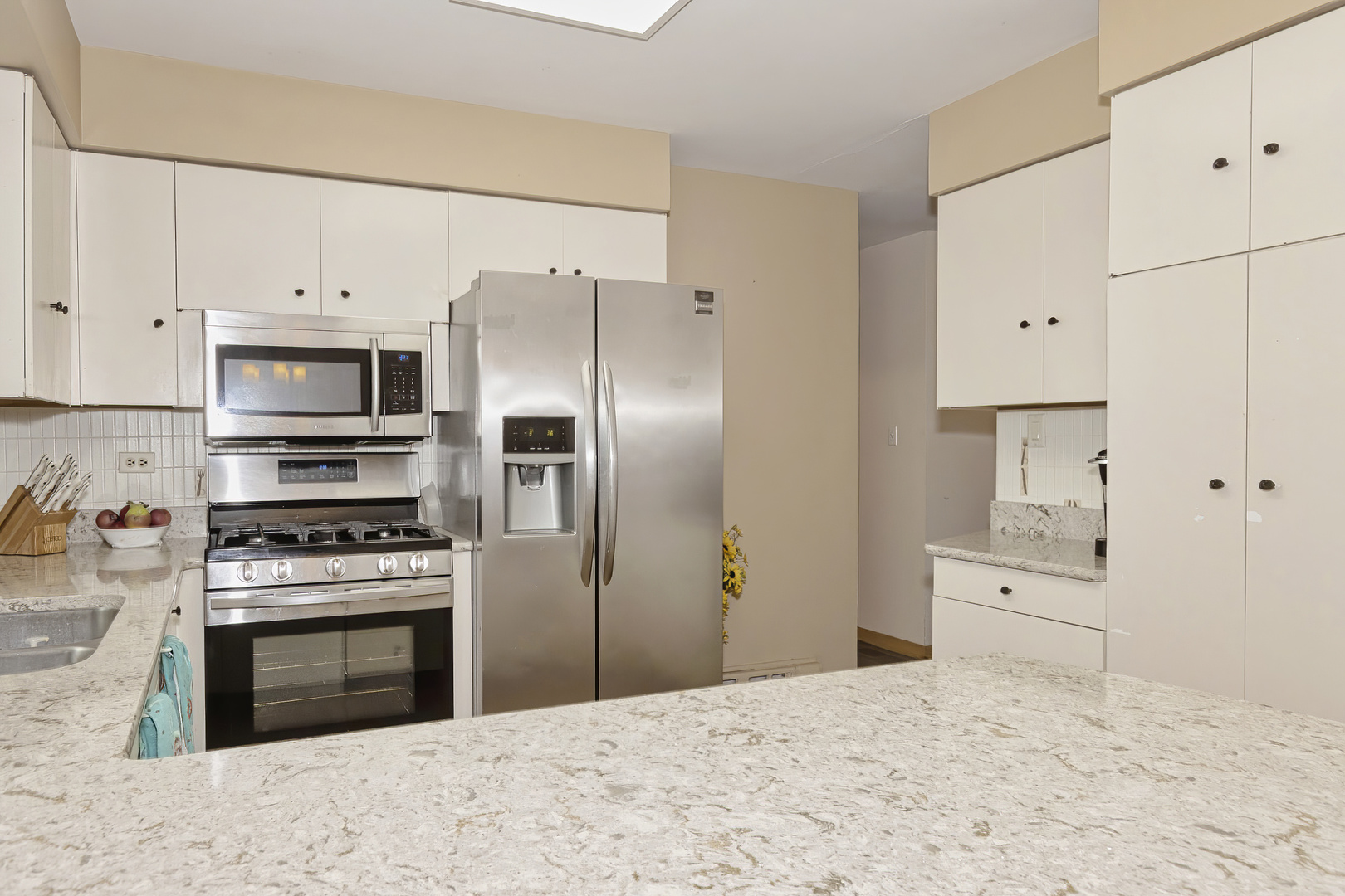 3511 West Gracy Road McHenry, IL 60050 - Photo 9 of 49 a kitchen with granite countertop a refrigerator stove and oven