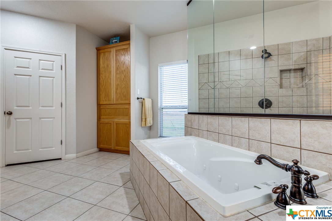 8177 Boenig Road Seguin, TX 78155 - Photo 15 of 21 a bathroom with a tub and shower