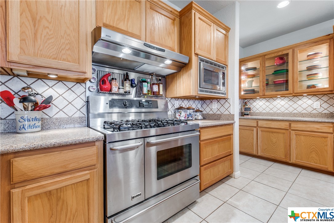 8177 Boenig Road Seguin, TX 78155 - Photo 5 of 21 a kitchen with stainless steel appliances granite countertop a stove and cabinets
