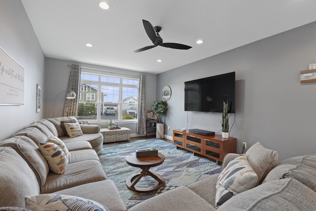 32 Colonial Road Webster, MA 01570 - Photo 14 of 42 Gallery Image 14