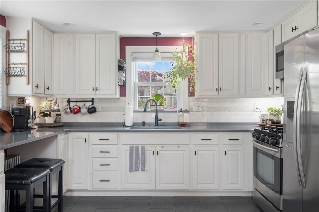 23 Delway Road Cranston, RI 02910 - Photo 18 of 50 Gallery Image 18