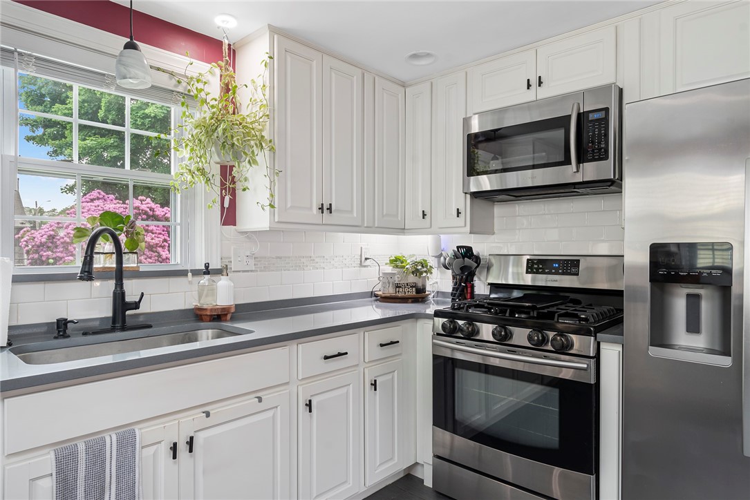23 Delway Road Cranston, RI 02910 - Photo 20 of 50 Gallery Image 20