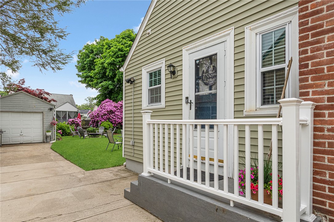 23 Delway Road Cranston, RI 02910 - Photo 5 of 50 Gallery Image 5