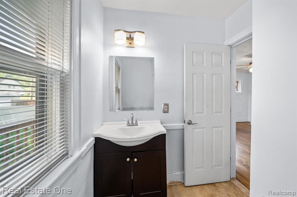 56 Devonshire Road Pleasant Ridge, MI 48069 - Photo 14 of 49