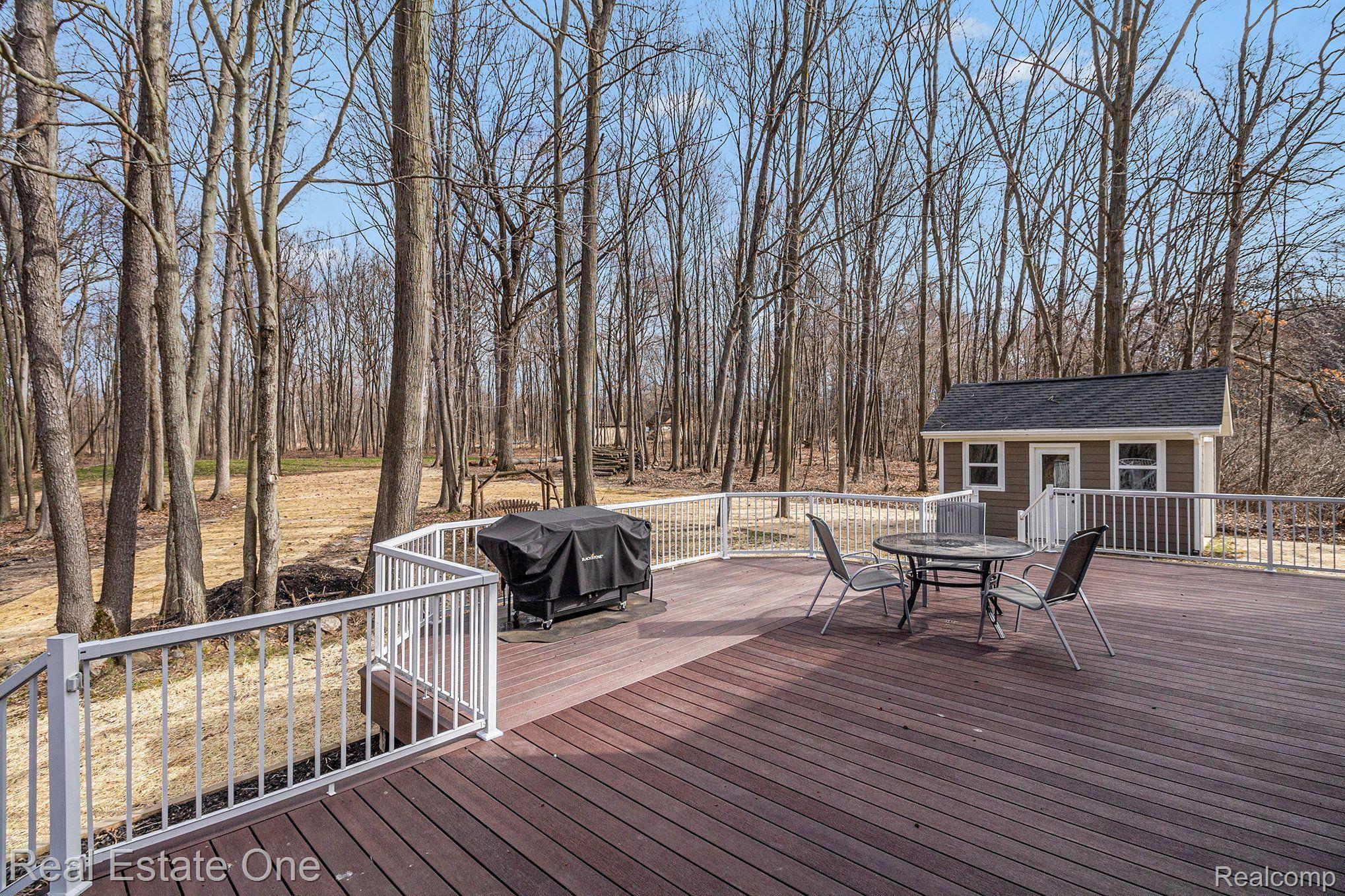 8155 Sheraton Park Road Fenton, MI 48430 - Photo 8 of 37
