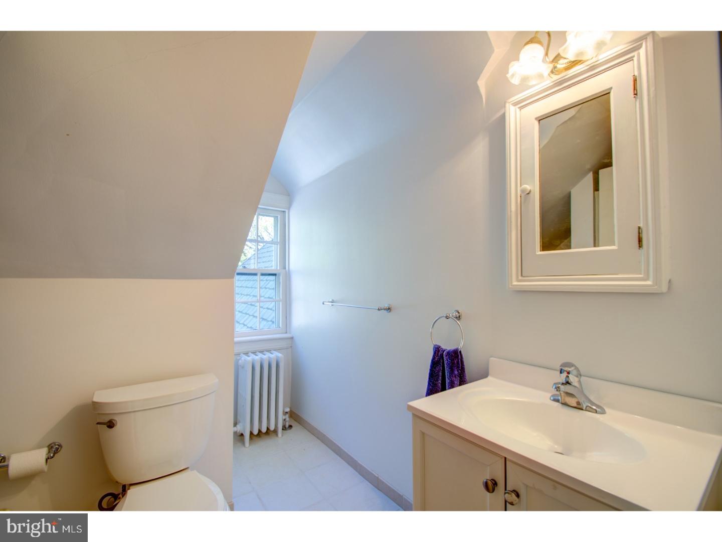 910 North Dupont Road Wilmington, DE 19807 - Photo 21 of 25 Bathroom