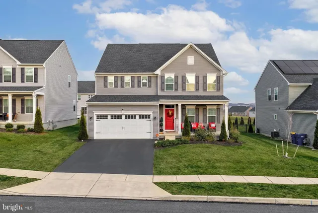 $479,900 | 207 Chadsworth Way, York, PA 17402