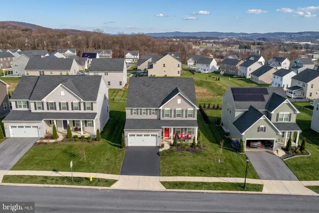 $479,900 | 207 Chadsworth Way, York, PA 17402