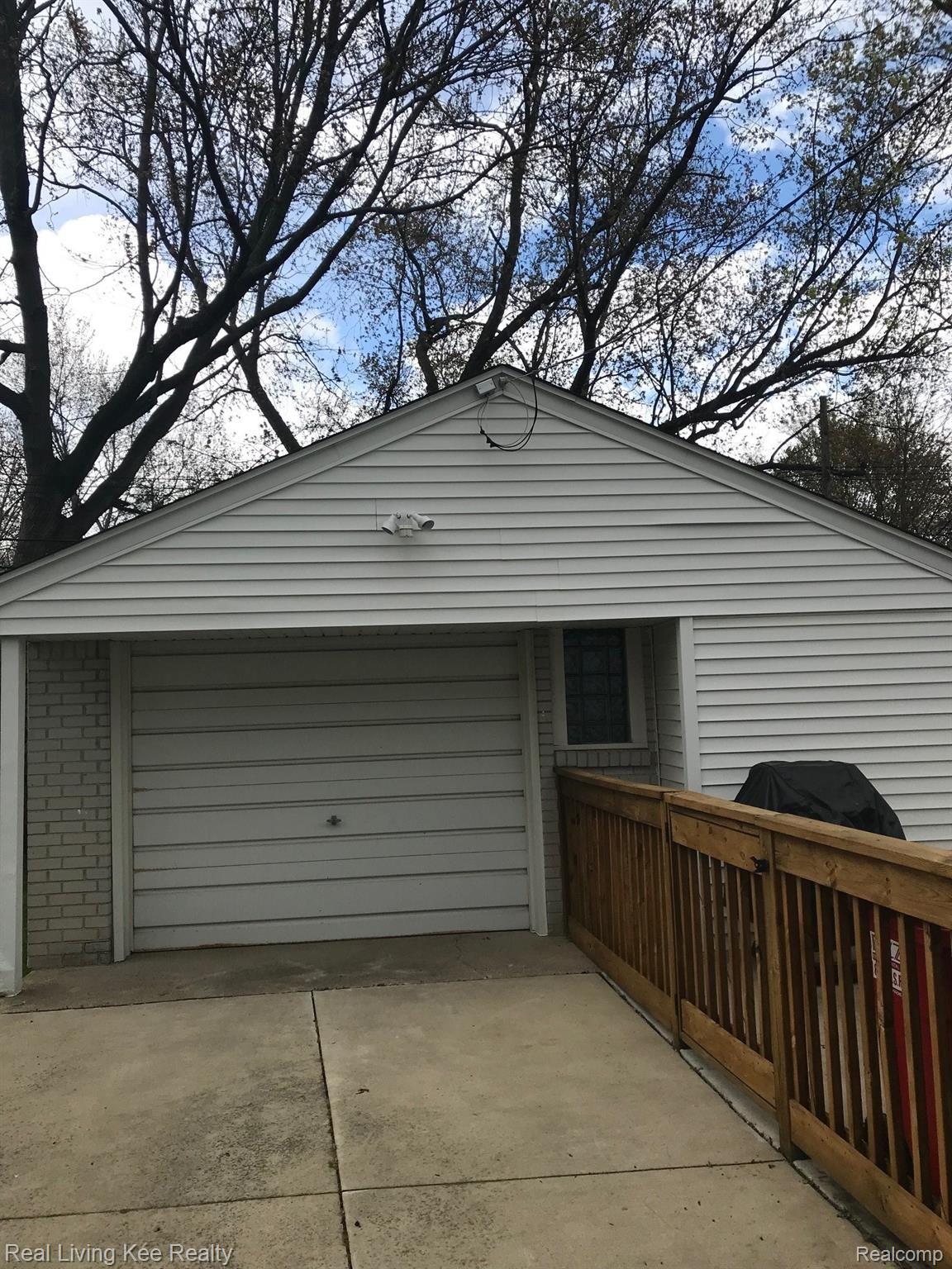 1324 Catalpa Drive Rochester, MI 48307 - Photo 6 of 45 IMG_0769.jpg
