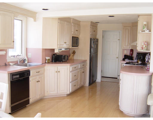 90 Governor Road Stoneham, MA 02180 - Photo 2 of 6 Gallery Image 2