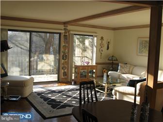 37 Winged Foot Drive Reading, PA 19607 - Photo 4 of 12 Living Room